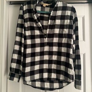 Black and White Plaid Button-Up/Pullover Flannel